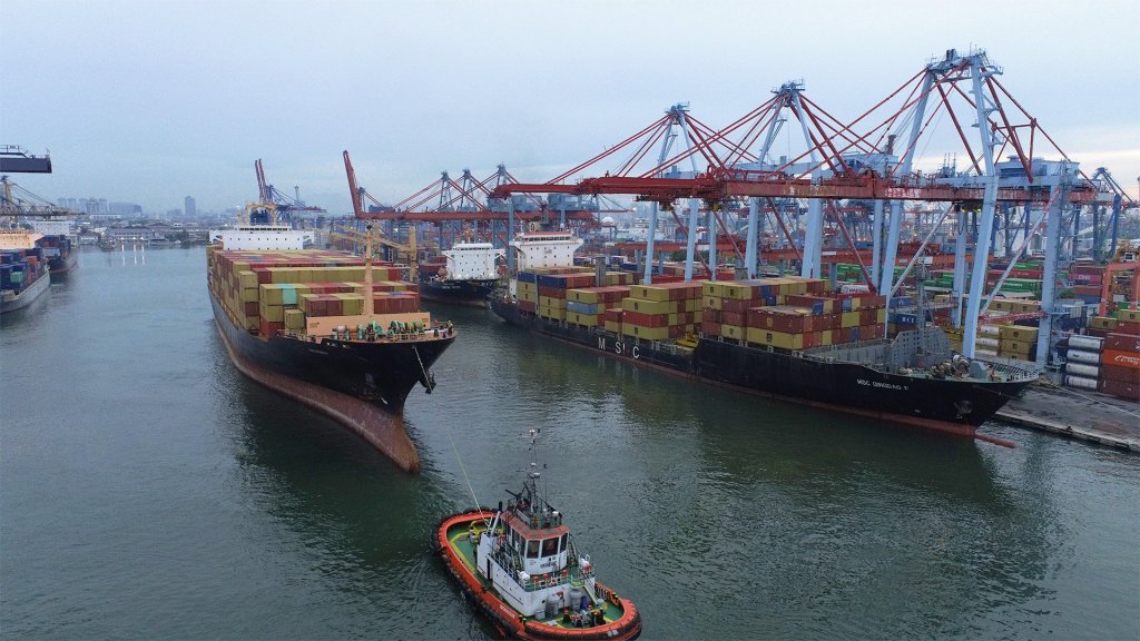 kegiatanbongkarmuatpetikemasdiipctpk1872703306547244708..jpg?w=1024